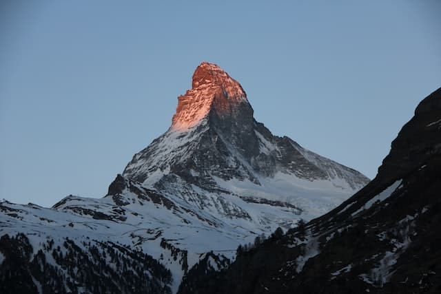 Geneva Airport to Zermatt Transfer — Mercedes Chauffeur via Täsch — Swiss Limousine Service