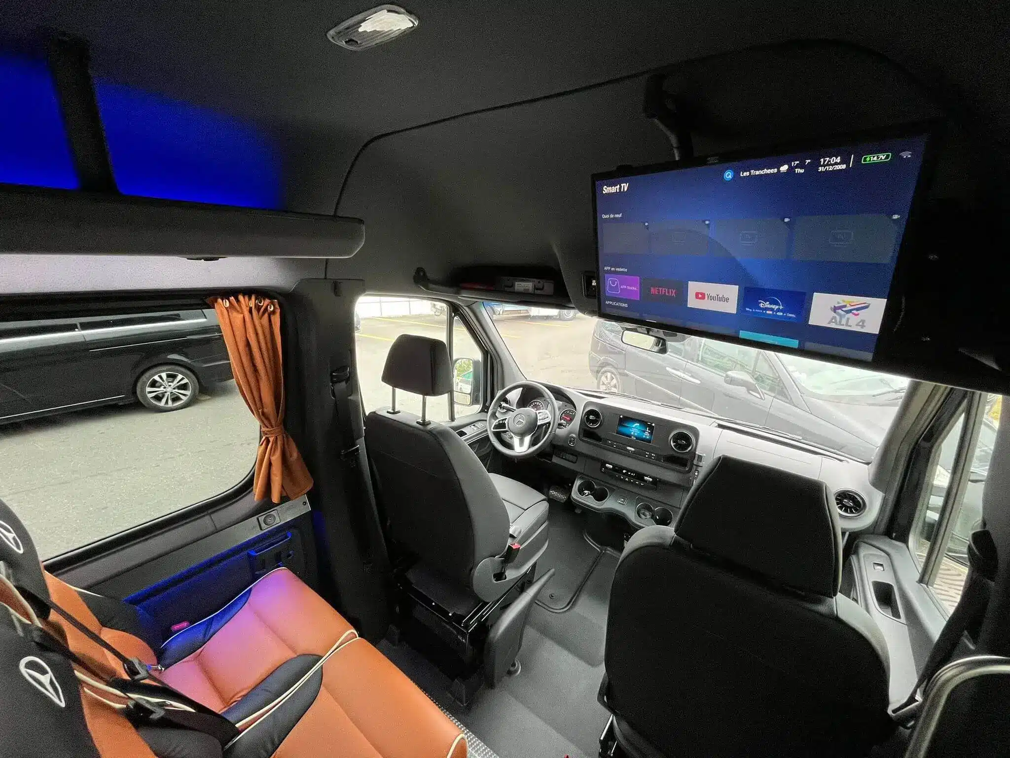 Location de minibus Mercedes Sprinter avec chauffeur à Genève